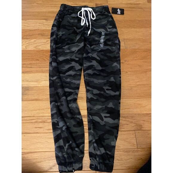 Brooklyn Cloth Pants - NWT Brooklyn Cloth women's dark camouflage elastic waist joggers size small